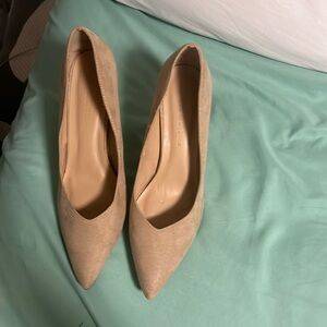 Tan/beige heel size10 never worn out